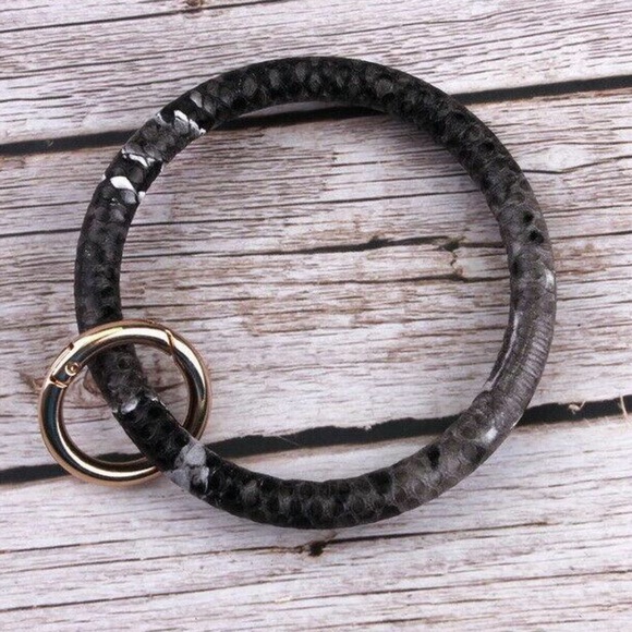 2/$20—SNAKE SKIN KEY RING BRACELET IN—BLACK/GREY!! - Picture 1 of 6